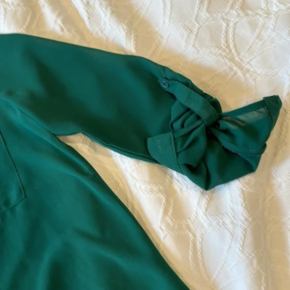 Deep green blouse size small - Picture 2 of 3